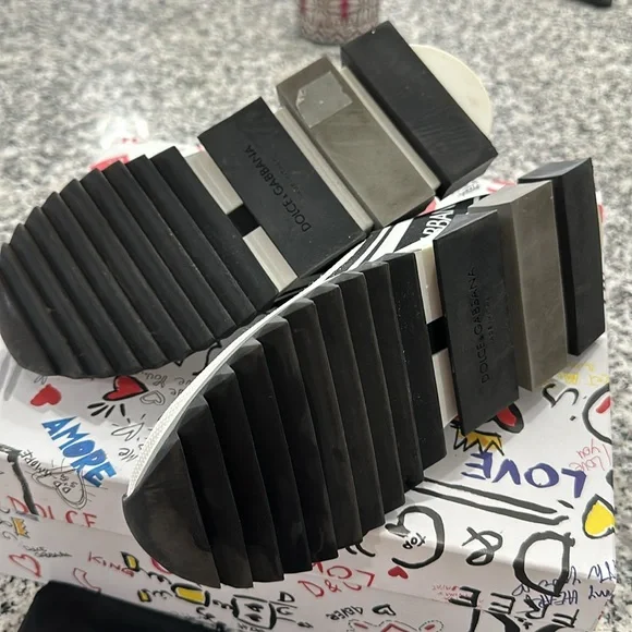 Dolce & Gabbana women’s sneaker - Picture 7 of 11